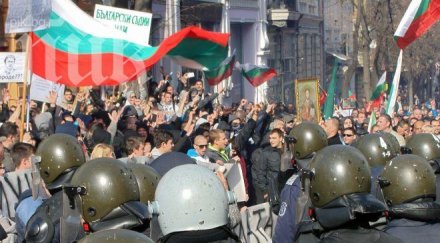 ранен сблъсъците пловдив полицай удари скри