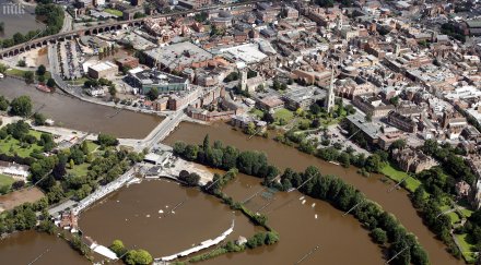 проливните дъждове оставиха без електричество 300 хиляди къща великобритания