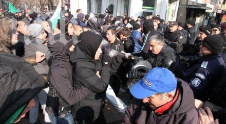 подпалиха джамията пловдив изпочупиха прозорците