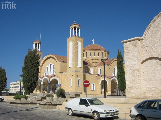 Взривиха скъп Мерцедес на българка в Паралимни