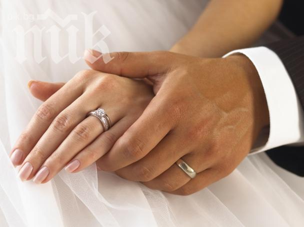 Две двойки избраха да сключат граждански брак на 14 февруари в Габрово