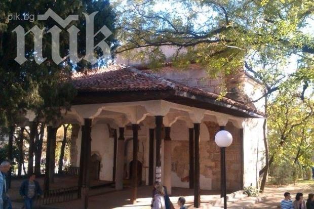 Протест, в защита на Куршум джамия, затваря булевард в Пловдив