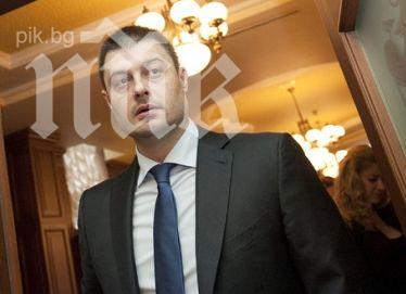Николай Бареков не се яви на дело за клевета срещу Борисов, съдът му назначи служебен адвокат