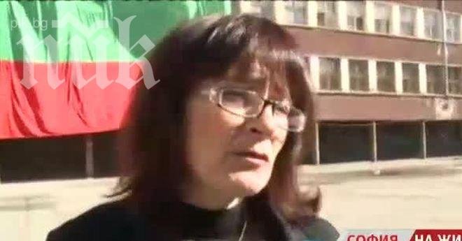 Родители настояват за оставката на директорката на НГДЕК