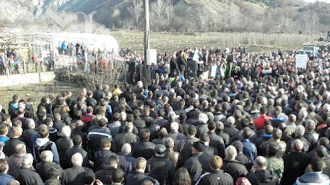 Работници блокираха пътя за Банско