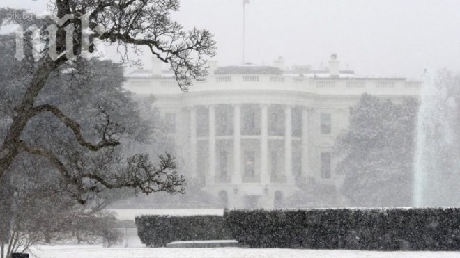 Във Вашингтон отмениха 1500 самолетни полета заради силен снеговалеж
