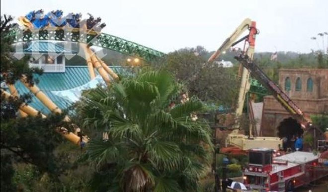 16 души бяха блокирани във влакче на ужасите