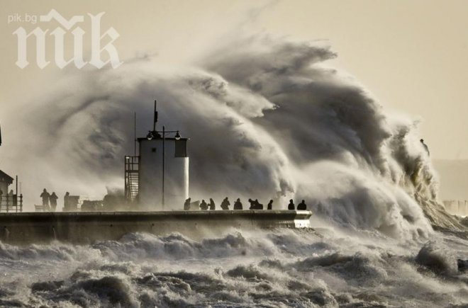 Нова тежка буря се насочва към Великобритания