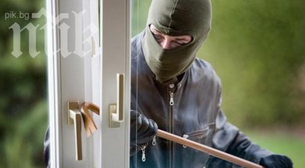 крадците замениха шперца дебитната карта