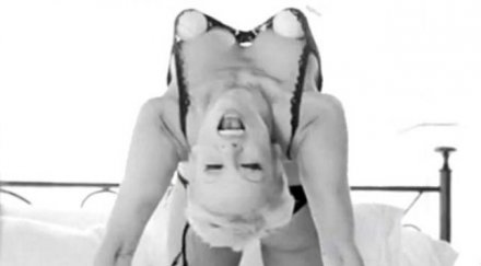 памела андерсън нажежи атмосферата съблече чисто гола заради животните горещо видео