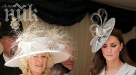 таблоидите острова тръбят кейт бременна кръсти бебето даяна