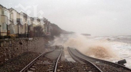 бурите великобритания отнеха живота души