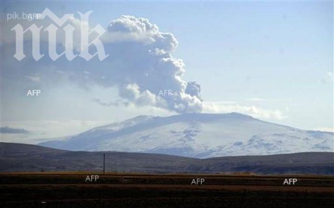 Вулкан в Камчатка изхвърля пепел на 4 километра височина