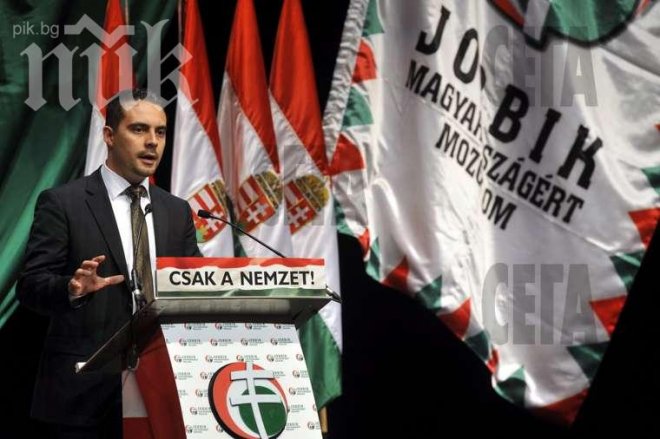 Партия в Унгария заседава в синагога