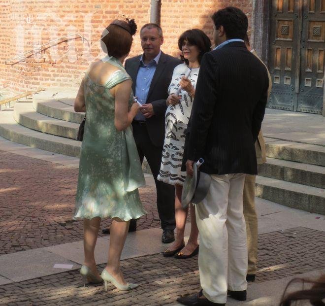 Екшън със Сергей и Моника Станишеви! Арестуват гол циганин пред очите им! (уникални папарашки снимки)