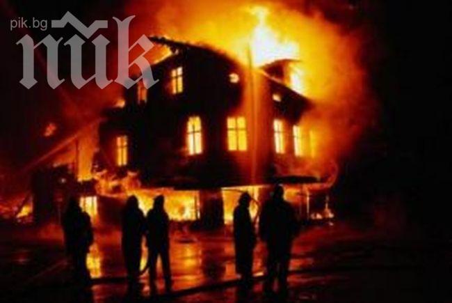 Ужас! Пожар направи 3 сестри на въглен, 30 пожарни коли не успяха да ги спасят