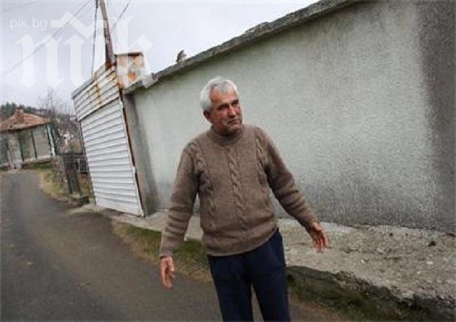 Братя вечно си правят сечено. Съперници били за кмет, сега - за директор на училище