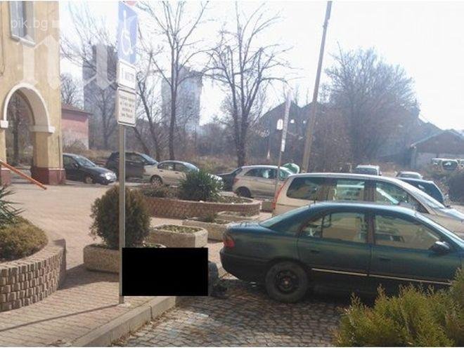 Мъж издъхна мистериозно на паркинга за инвалиди пред кметство Илинден