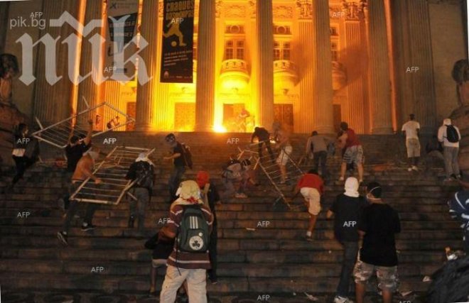 Демонстрация в Бахрейн привлича десетки хиляди 