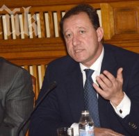 Скандал! Министър Ангел Найденов крие кои фирми ще лапнат милиони за телената ограда