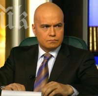 Сеч в „Шоуто на Слави”: Виктор Калев и Краси Радков глобени с по половин заплата заради пиянство