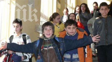 ученици протестират искат историята