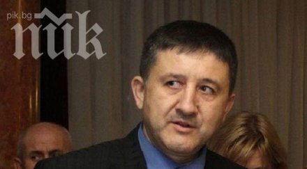 депутатът полицейския стикер оправда пик мерцедесът купих австрия лепенката помогна глобиха два