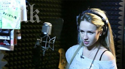 гаджето лора караджова лъсна дупе снимки