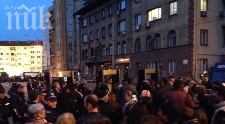 полицията подчини сидеров минути избута протестиращите около паметника левски