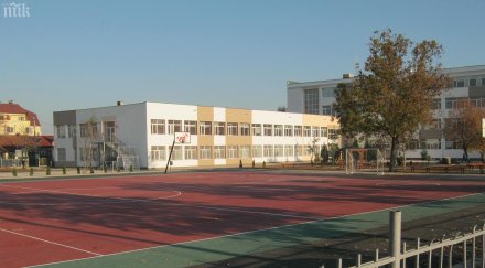 отново скандал заради сградата класическата гимназия учители плашат оставки