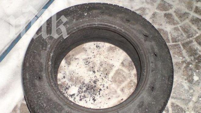 Спукаха гумите на седем автомобила във Велико Търново