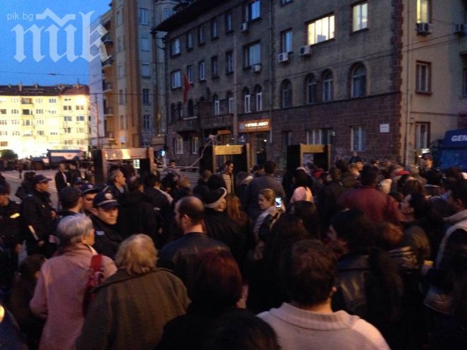 Няма арестувани след мелето с Волен, шествието на Атака приключи