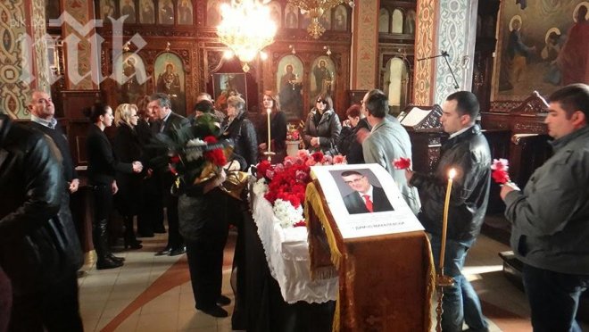 Хиляди изпратиха Димчо Михалевски. Първанов, Миков, депутати и кметове положиха цветя (снимки и видео)