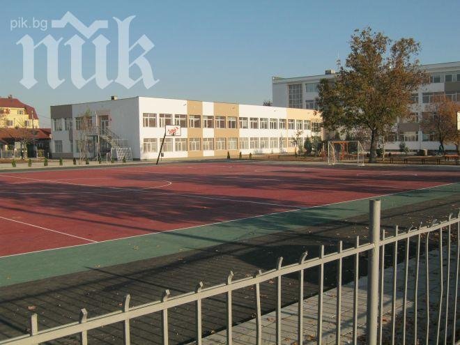 Класическата гимназия остава в центъра на София още седмица