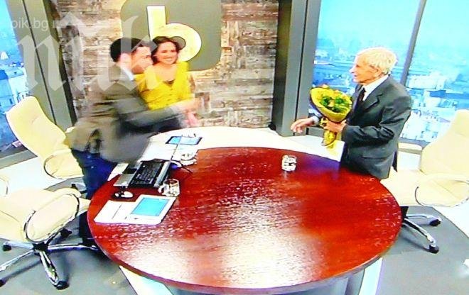 Генка и Косьо честитиха с букет 95-годишнината на Петко Бочаров