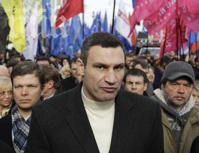 ЕС въвежда финансови санкции и визови ограничения за Украйна