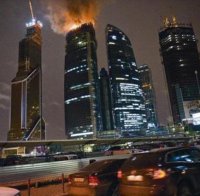 Пожар бушува в небостъргач в Дубай