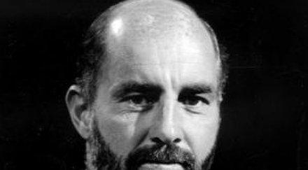 изключват хюит залата славата