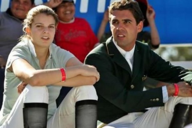 Милиардерската наследница Атина Онасис си счупи гръбнака!