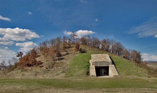 Могила на 26 века чака археолози