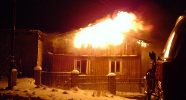 11 изгоряха в пожар в Бангладеш