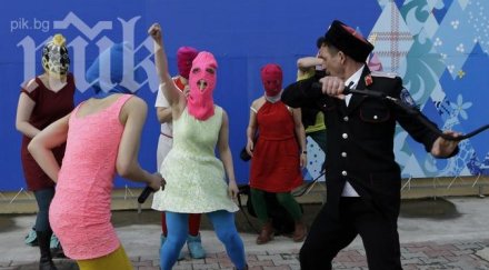 пуси райът разкритикуваха путин нов клип видео