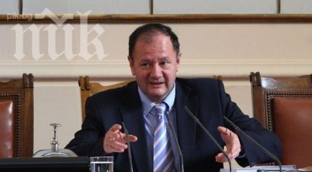 михаил миков изригна парламентът заприлича селска седянка стадиона кърджали