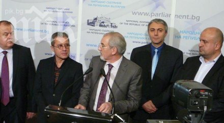 лютви местан публично порица журналист заради критична статия