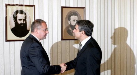 станишев пропусна консултациите президента плевнелиев