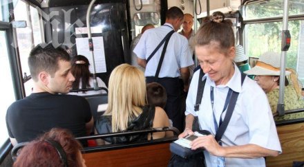 чиновници масово возят гратис градския транспорт