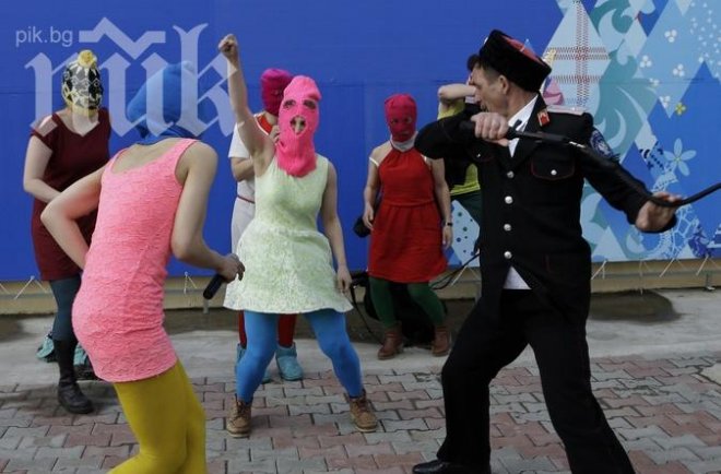 Пуси райът  разкритикуваха Путин в нов клип (видео)
