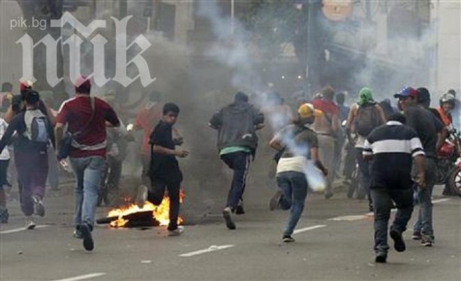 Осем жертви на протестите във Венецуела