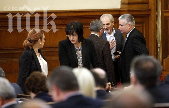 Заседанието на народните представители се удължава още