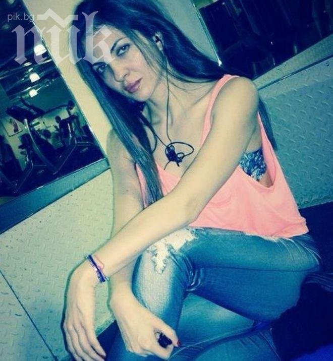 Нова мода в чалгата - Райна се щракна по дупе и се пусна в интернет (снимки)